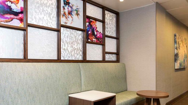 <b>Hampton Inn & Suites Fort Myers-Colonial Lobby</b>. Images powered by <a href="https://iceportal.shijigroup.com/" title="IcePortal" target="_blank">IcePortal</a>.