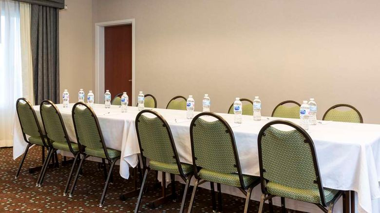 <b>Hampton Inn & Suites Fort Myers-Colonial Meeting</b>. Images powered by <a href="https://iceportal.shijigroup.com/" title="IcePortal" target="_blank">IcePortal</a>.