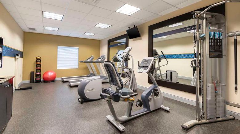 <b>Hampton Inn & Suites Fort Myers-Colonial Health</b>. Images powered by <a href="https://iceportal.shijigroup.com/" title="IcePortal" target="_blank">IcePortal</a>.