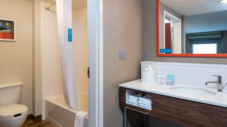 <b>Hampton Inn & Suites Fort Myers-Colonial Room</b>. Images powered by <a href="https://iceportal.shijigroup.com/" title="IcePortal" target="_blank">IcePortal</a>.