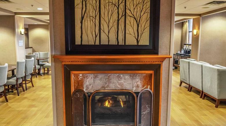<b>Hampton Inn Fort Payne Lobby</b>. Images powered by <a href="https://iceportal.shijigroup.com/" title="IcePortal" target="_blank">IcePortal</a>.
