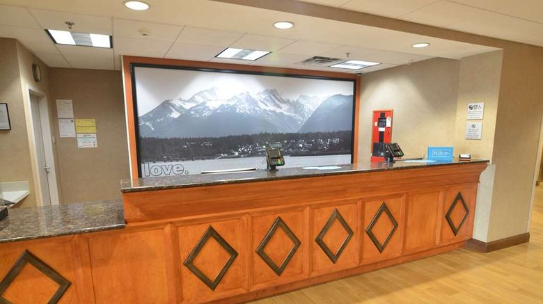 <b>Hampton Inn Fort Payne Lobby</b>. Images powered by <a href="https://iceportal.shijigroup.com/" title="IcePortal" target="_blank">IcePortal</a>.