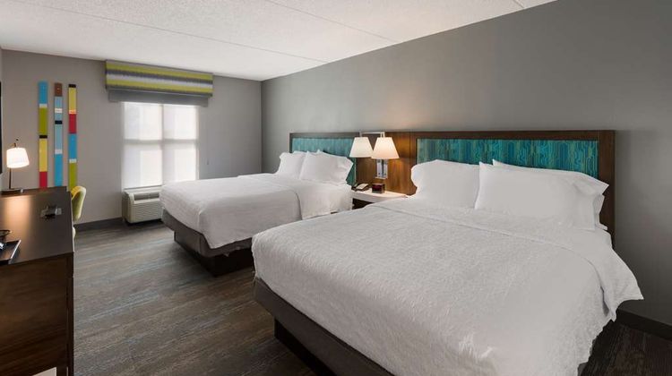 Hampton Inn & Suites Fredericksburg Room