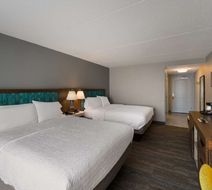 Hampton Inn & Suites Fredericksburg Room
