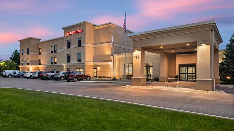 Hampton Inn Fairmont Exterior