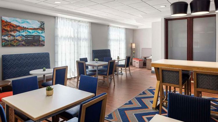 Hampton Inn Fairmont Lobby