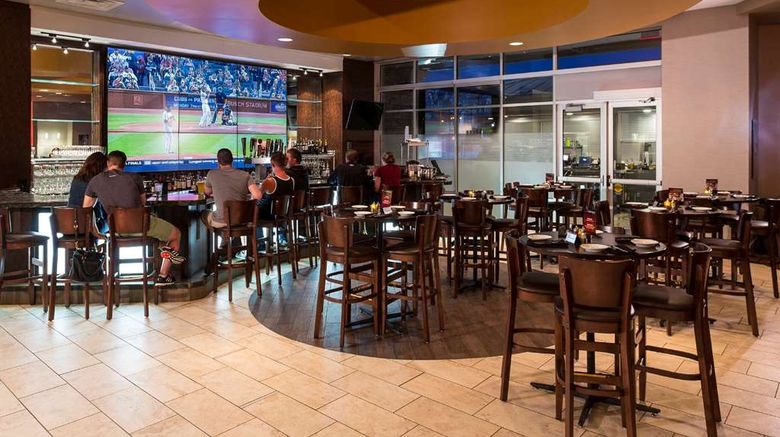 <b>Hilton Garden Inn Sioux Falls Downtown Restaurant</b>. Images powered by <a href="https://iceportal.shijigroup.com/" title="IcePortal" target="_blank">IcePortal</a>.