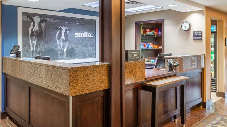 <b>Hampton Inn Sioux Falls Lobby</b>. Images powered by <a href="https://iceportal.shijigroup.com/" title="IcePortal" target="_blank">IcePortal</a>.