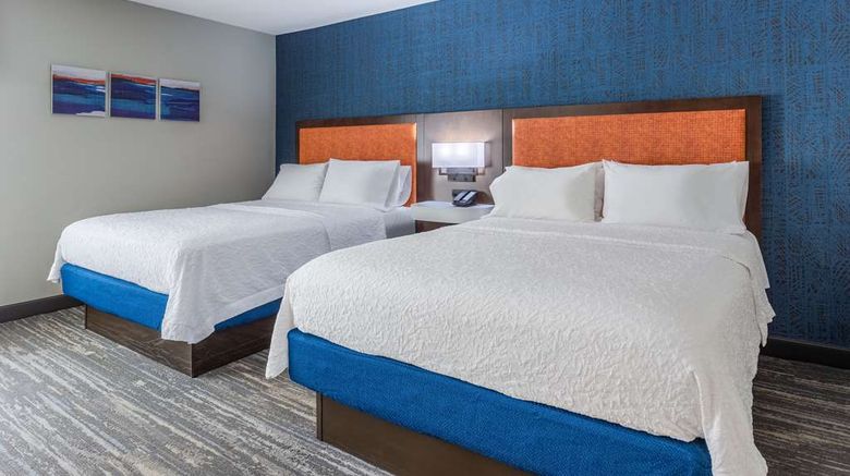 <b>Hampton Inn Sioux Falls Room</b>. Images powered by <a href="https://iceportal.shijigroup.com/" title="IcePortal" target="_blank">IcePortal</a>.