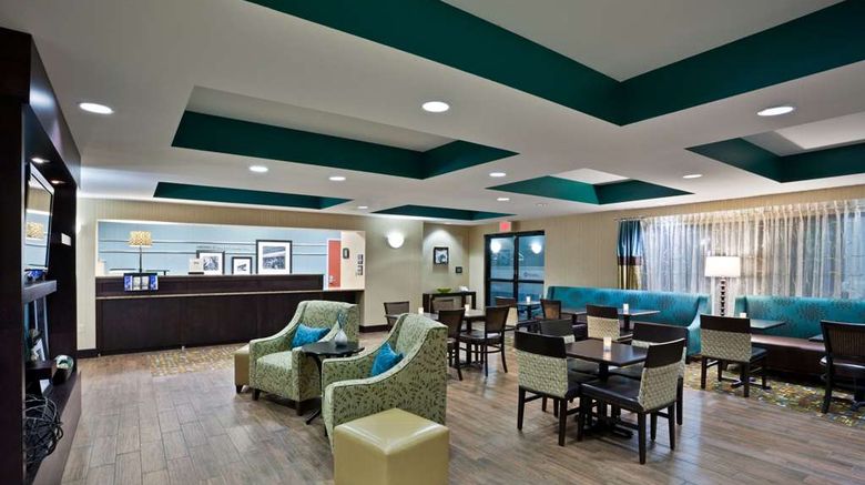 <b>Hampton Inn of North Sioux City Lobby</b>. Images powered by <a href="https://iceportal.shijigroup.com/" title="IcePortal" target="_blank">IcePortal</a>.