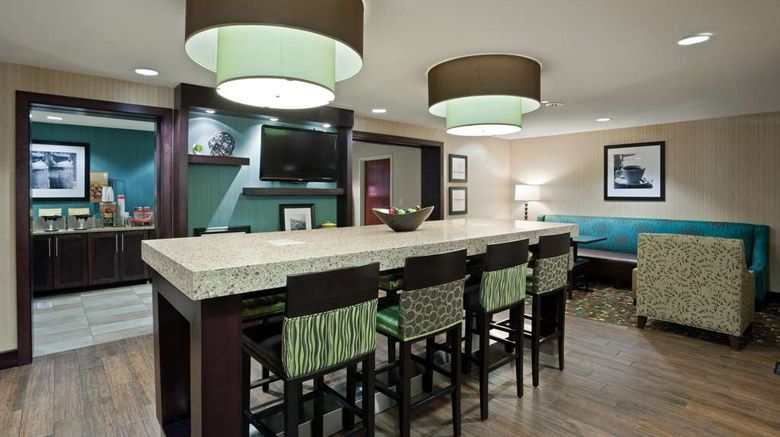 <b>Hampton Inn of North Sioux City Lobby</b>. Images powered by <a href="https://iceportal.shijigroup.com/" title="IcePortal" target="_blank">IcePortal</a>.