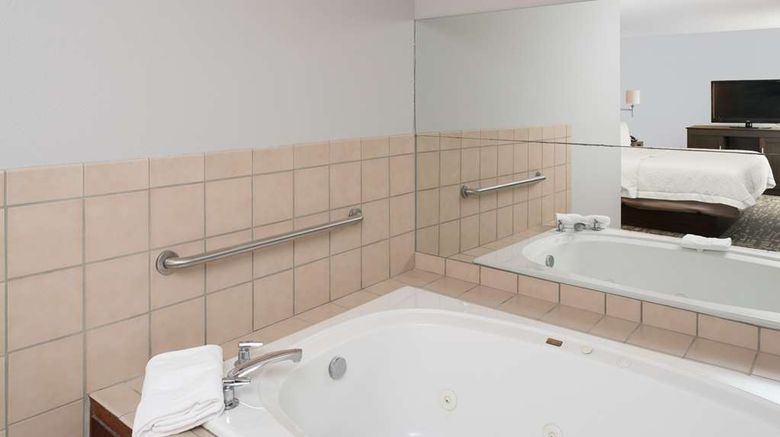 <b>Hampton Inn of North Sioux City Room</b>. Images powered by <a href="https://iceportal.shijigroup.com/" title="IcePortal" target="_blank">IcePortal</a>.