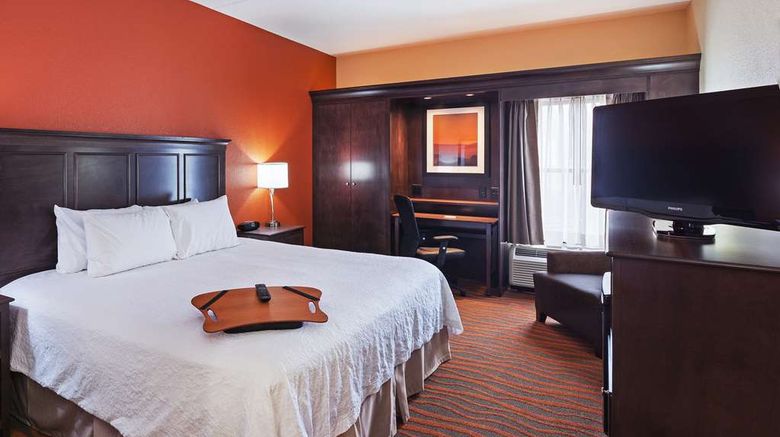 <b>Hampton Inn Clarksville Room</b>. Images powered by <a href="https://iceportal.shijigroup.com/" title="IcePortal" target="_blank">IcePortal</a>.