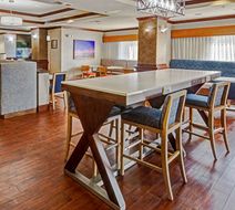 Hampton Inn Van Buren Lobby