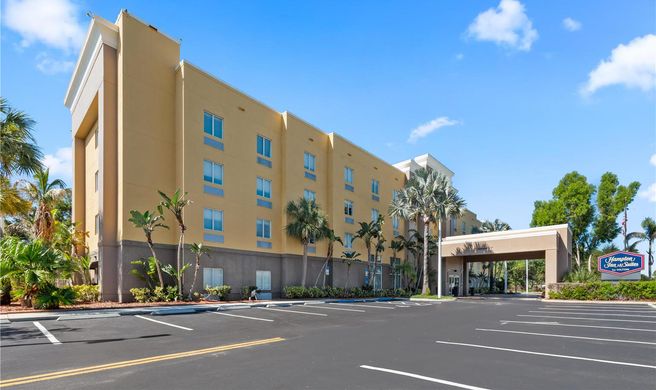 Hampton Inn & Suites Ft Pierce Exterior