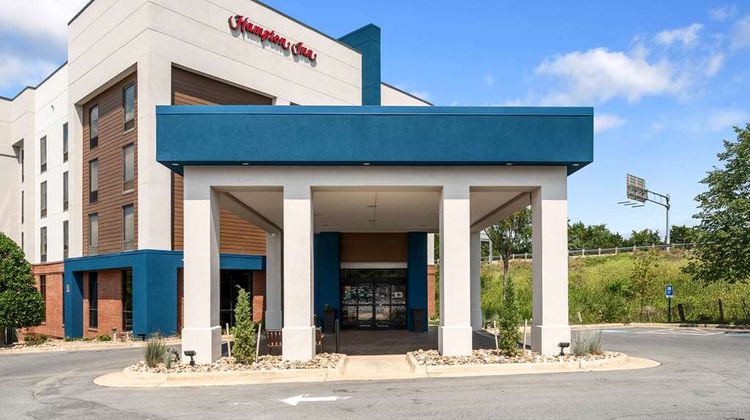 Hampton Inn Front Royal Exterior