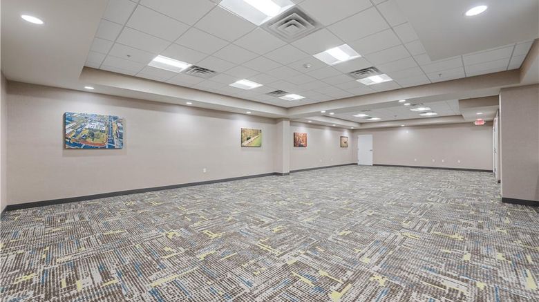 <b>Hampton Inn Front Royal Meeting</b>. Images powered by <a href="https://iceportal.shijigroup.com/" title="IcePortal" target="_blank">IcePortal</a>.