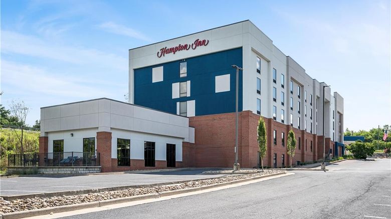<b>Hampton Inn Front Royal Exterior</b>. Images powered by <a href="https://iceportal.shijigroup.com/" title="IcePortal" target="_blank">IcePortal</a>.