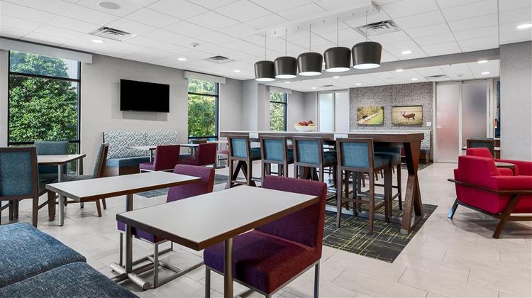 Hampton Inn Front Royal Lobby