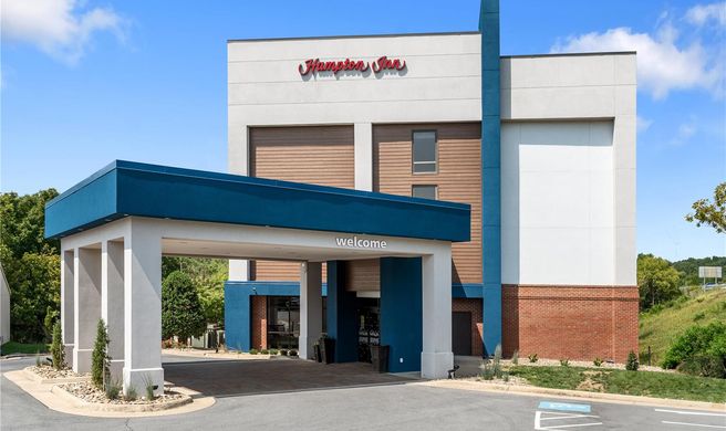 Hampton Inn Front Royal Exterior