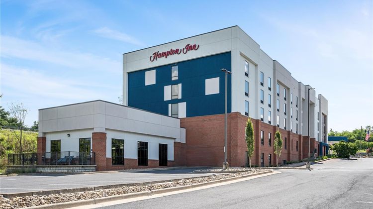 Hampton Inn Front Royal Exterior