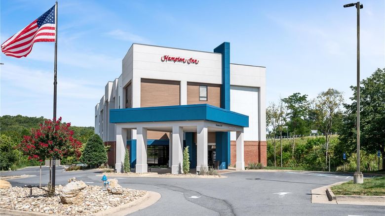 <b>Hampton Inn Front Royal Exterior</b>. Images powered by <a href="https://iceportal.shijigroup.com/" title="IcePortal" target="_blank">IcePortal</a>.