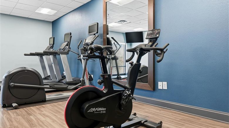 <b>Hampton Inn Front Royal Health</b>. Images powered by <a href="https://iceportal.shijigroup.com/" title="IcePortal" target="_blank">IcePortal</a>.