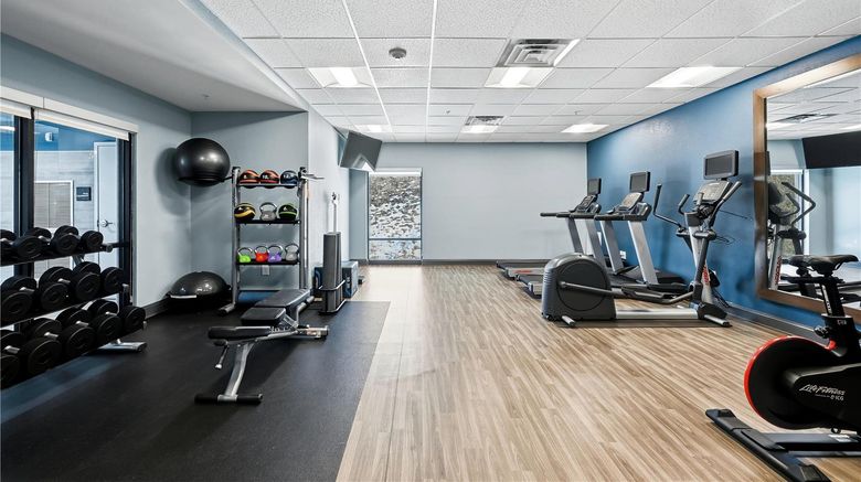 <b>Hampton Inn Front Royal Health</b>. Images powered by <a href="https://iceportal.shijigroup.com/" title="IcePortal" target="_blank">IcePortal</a>.