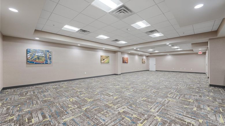 <b>Hampton Inn Front Royal Meeting</b>. Images powered by <a href="https://iceportal.shijigroup.com/" title="IcePortal" target="_blank">IcePortal</a>.