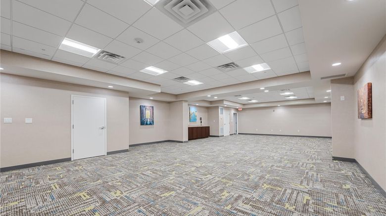 <b>Hampton Inn Front Royal Meeting</b>. Images powered by <a href="https://iceportal.shijigroup.com/" title="IcePortal" target="_blank">IcePortal</a>.