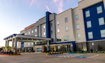 Hampton Inn & Suites Cleburne