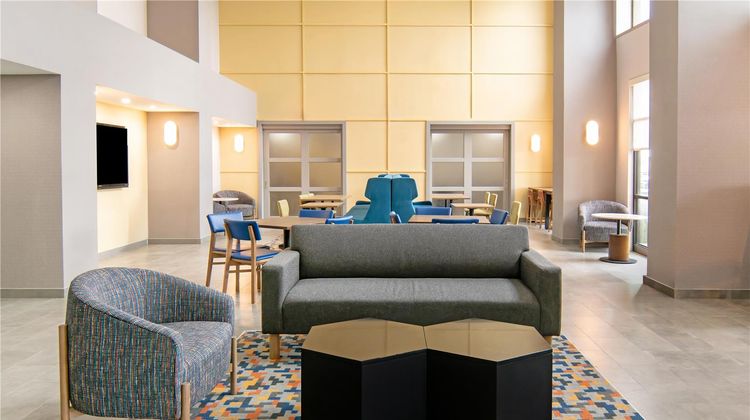 Hampton Inn & Suites Forest Hill Lobby