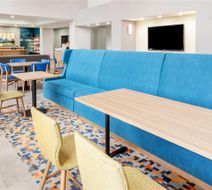 Hampton Inn & Suites Forest Hill Lobby