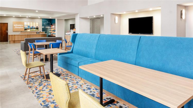 Hampton Inn & Suites Forest Hill Lobby