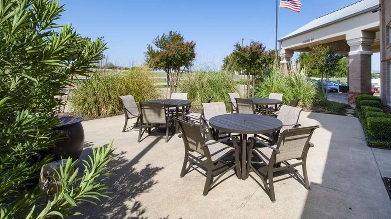 <b>Hampton Inn & Suites Ft  Worth Exterior</b>. Images powered by <a href="https://iceportal.shijigroup.com/" title="IcePortal" target="_blank">IcePortal</a>.