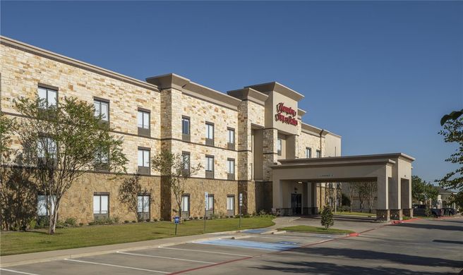 Hampton Inn & Suites Mansfield Exterior