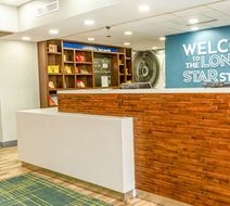Hampton Inn & Suites Fort Worth I-30 Lobby