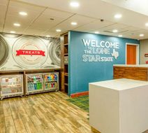 Hampton Inn & Suites Fort Worth I-30 Lobby