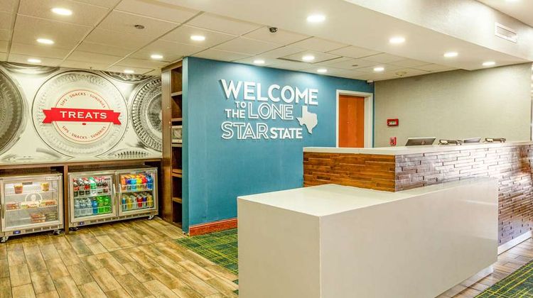 Hampton Inn & Suites Fort Worth I-30 Lobby