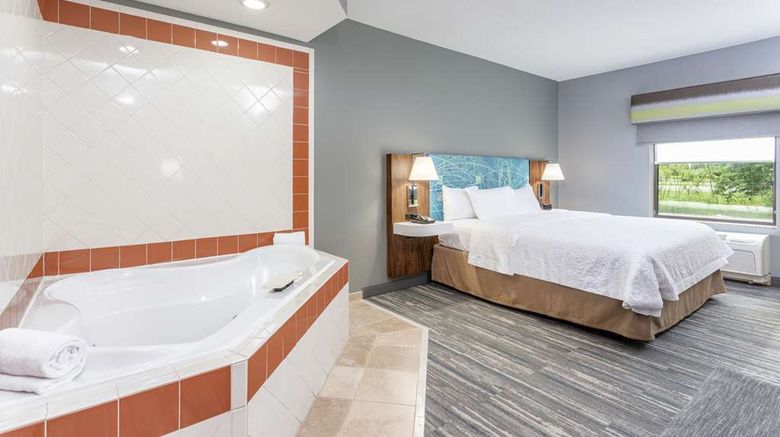 <b>Hampton Inn Auburn Room</b>. Images powered by <a href="https://iceportal.shijigroup.com/" title="IcePortal" target="_blank">IcePortal</a>.