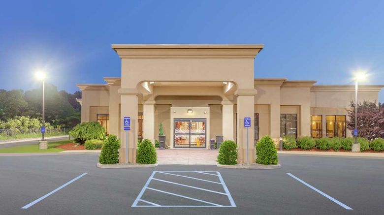 <b>Hampton Inn Auburn Exterior</b>. Images powered by <a href="https://iceportal.shijigroup.com/" title="IcePortal" target="_blank">IcePortal</a>.