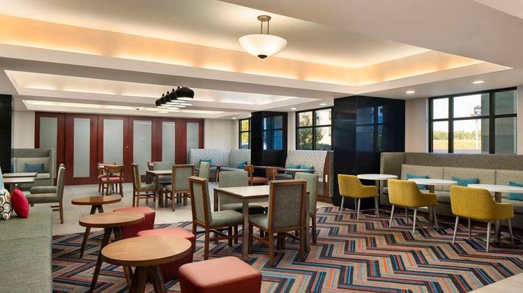 Hampton Inn Dupont Lobby