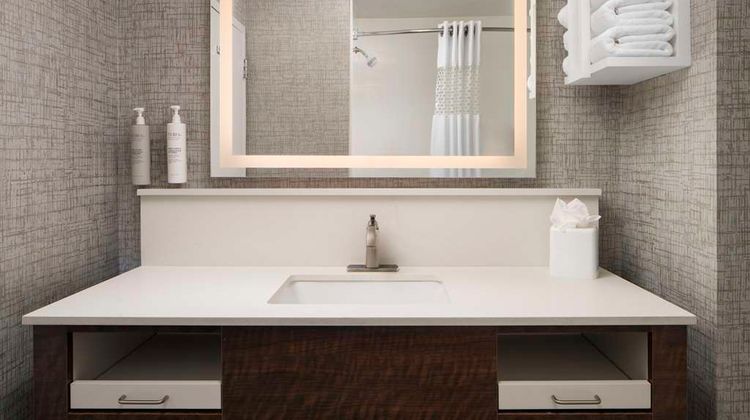 Hampton Inn Dupont Room