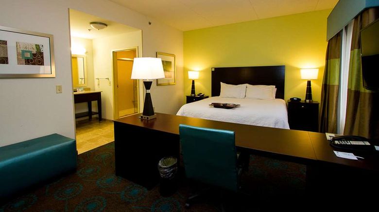 <b>Hampton Inn Fayetteville Room</b>. Images powered by <a href="https://iceportal.shijigroup.com/" title="IcePortal" target="_blank">IcePortal</a>.