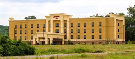 Hampton Inn Fayetteville Exterior