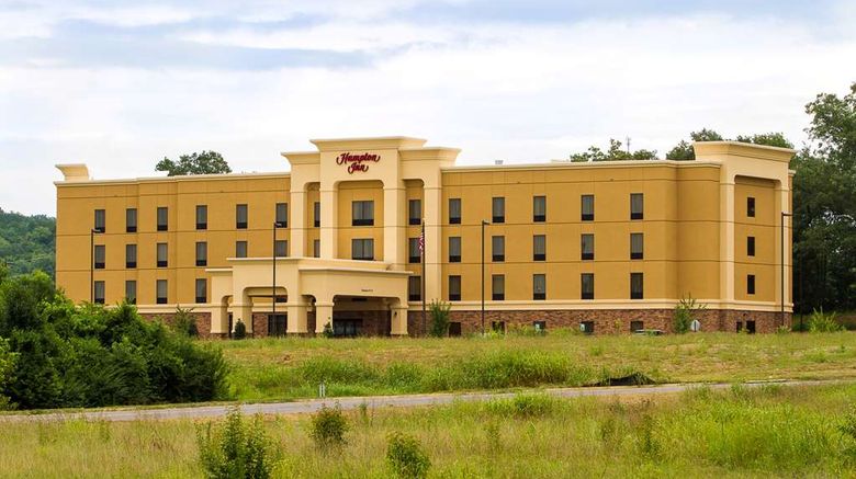 <b>Hampton Inn Fayetteville Exterior</b>. Images powered by <a href="https://iceportal.shijigroup.com/" title="IcePortal" target="_blank">IcePortal</a>.