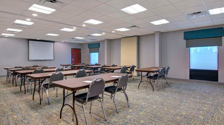 <b>Hampton Inn Fayetteville Meeting</b>. Images powered by <a href="https://iceportal.shijigroup.com/" title="IcePortal" target="_blank">IcePortal</a>.