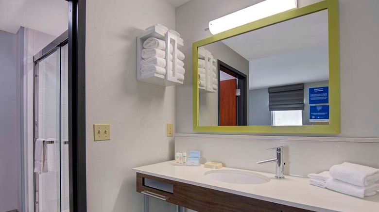<b>Hampton Inn Fayetteville Room</b>. Images powered by <a href="https://iceportal.shijigroup.com/" title="IcePortal" target="_blank">IcePortal</a>.