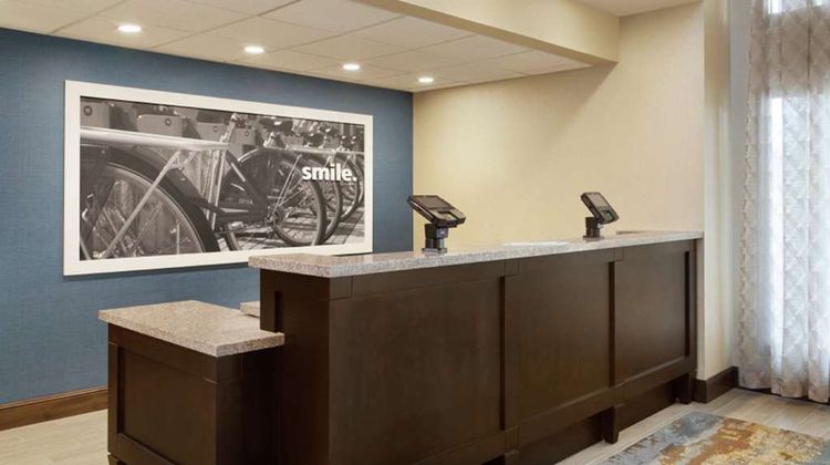 Hampton Inn & Suites Springdale Lobby