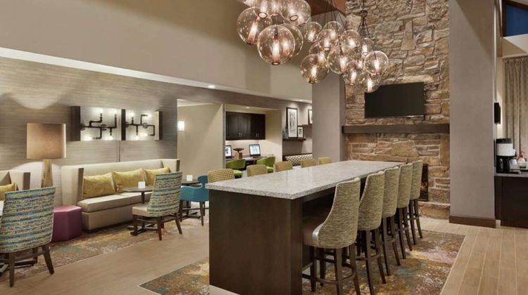 Hampton Inn & Suites Springdale Lobby